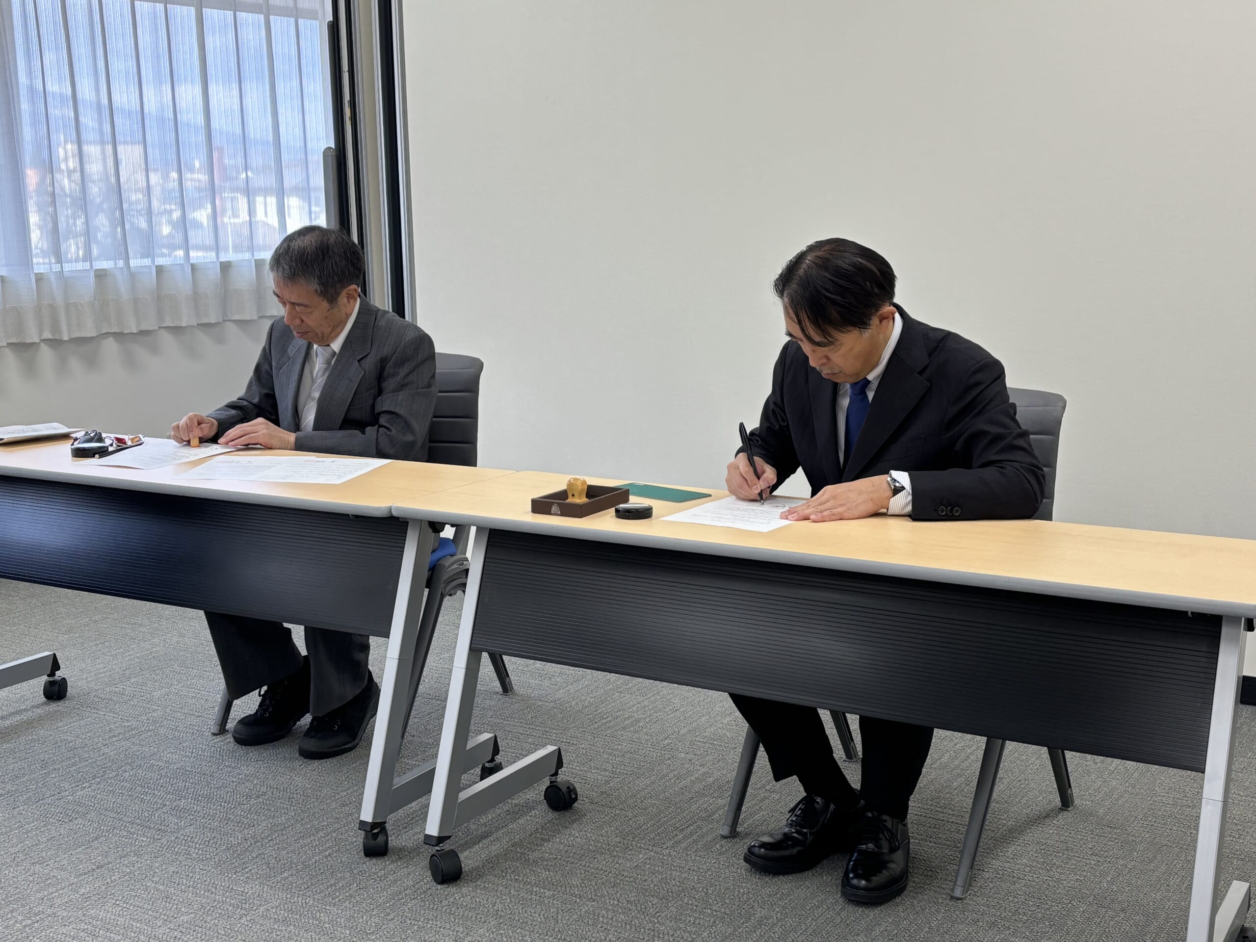 ひろだいリサーチと弘前大学大学院地域社会研究科　調印式